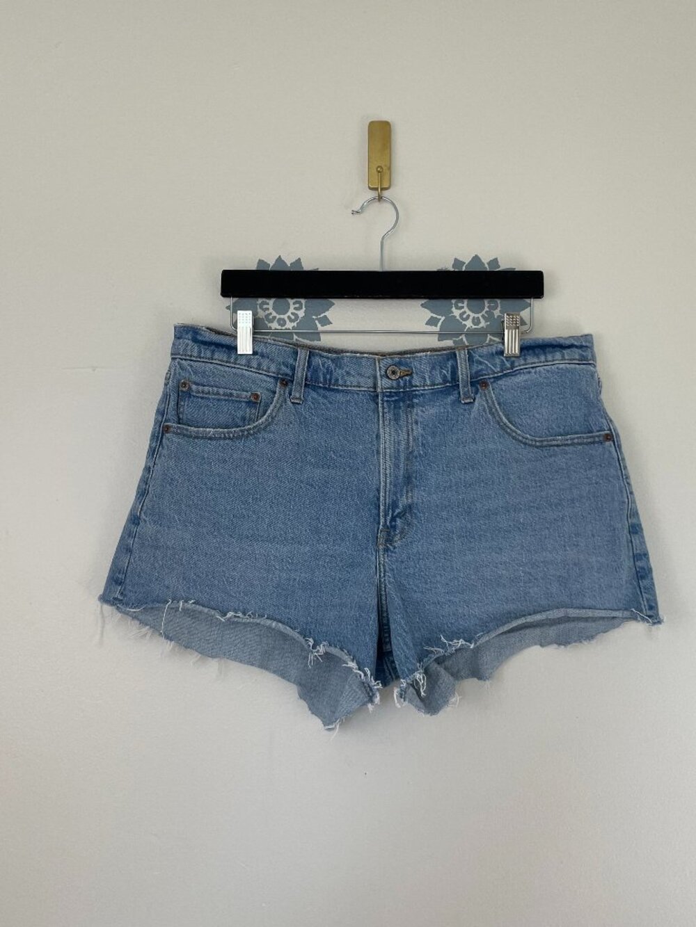 Abercrombie & Fitch High Rise 90s Relaxed Cutoff Denim Shorts Size 33